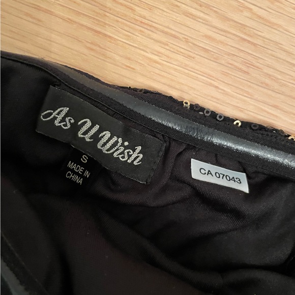 Black and Gold sequin dress - Picture 3 of 3